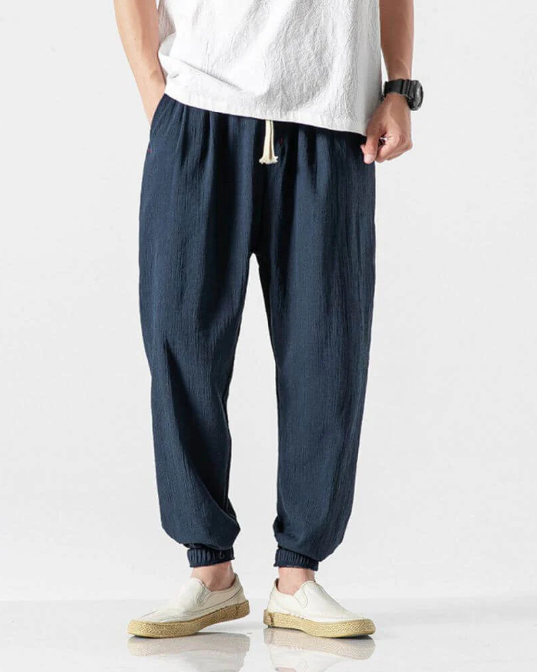 Calças estilo jogger de linho com cintura ajustável