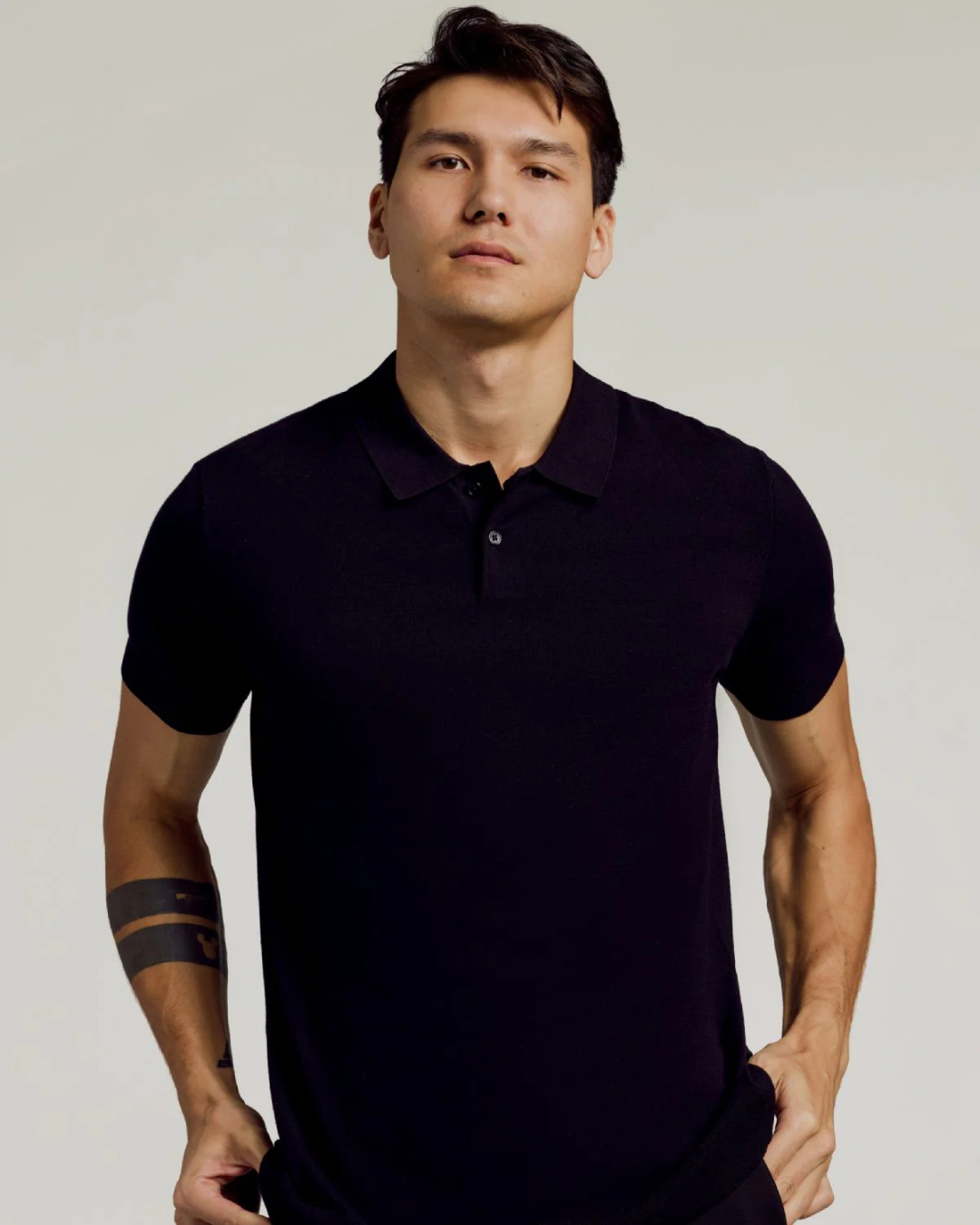 Camisa pólo com mangas curtas elásticas