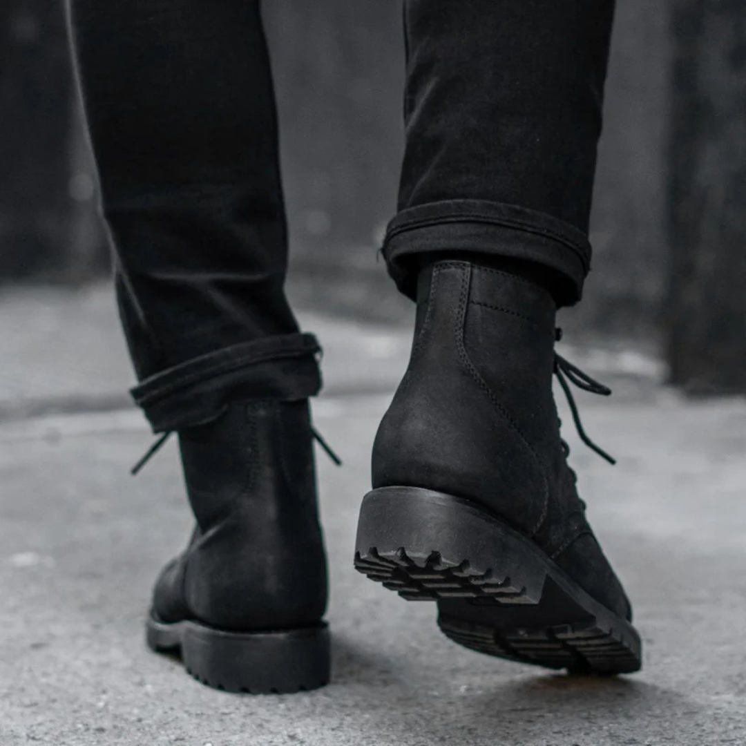 Bota Masculina de Cano Médio com Visual Urbano e Solado de Alta Performance