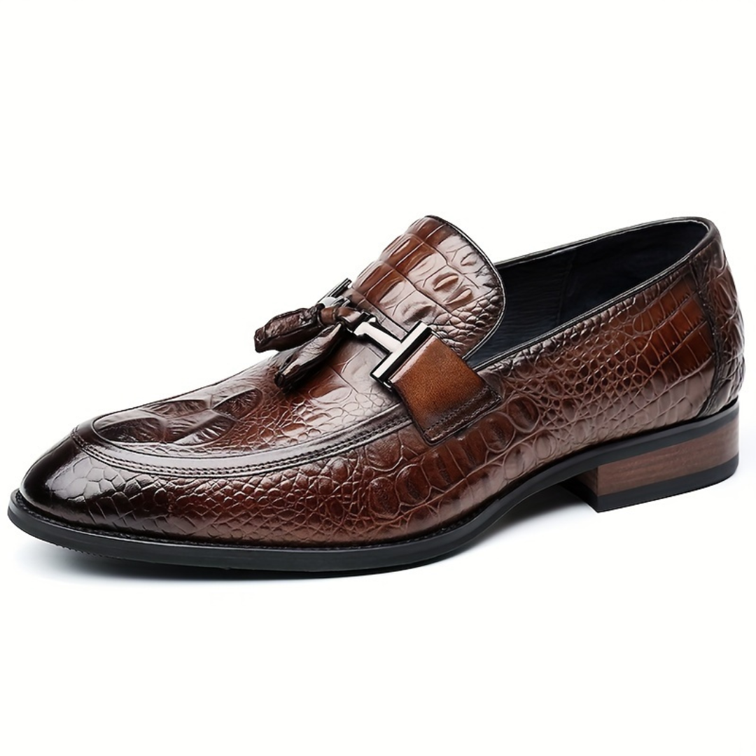Sapatos ergonómicos de couro com design texturizado para homem