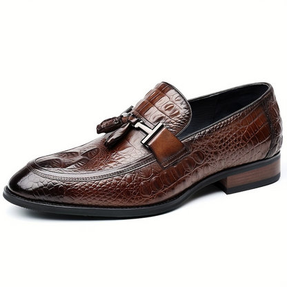 Sapatos ergonómicos de couro com design texturizado para homem