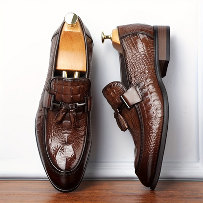 Sapatos ergonómicos de couro com design texturizado para homem